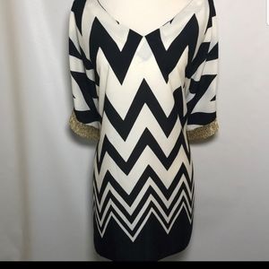 2/$15 Relativity Blouse Black and White Chevron 1x